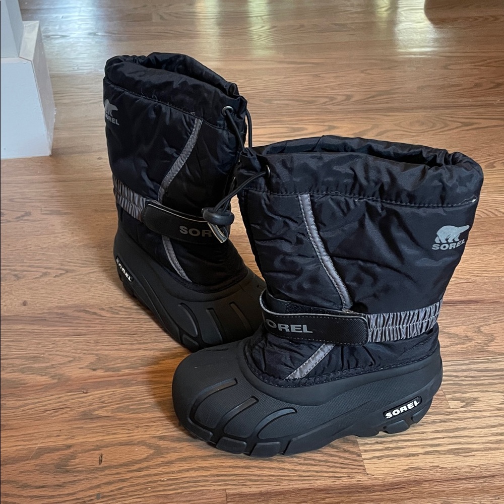 Sorel Black and Green Winter Boots
